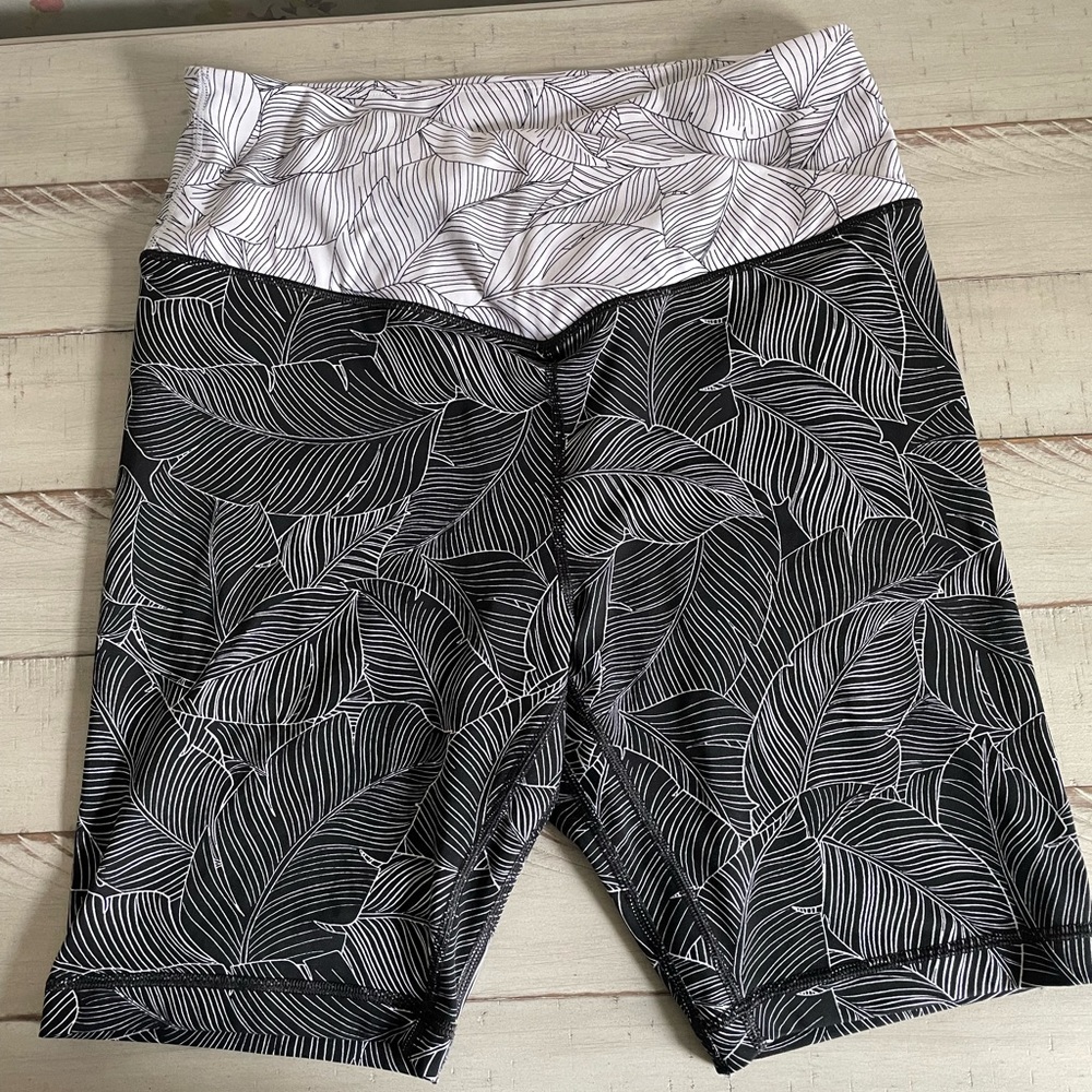 Victoria’s Secret On Point Tropical Leaves Shorts